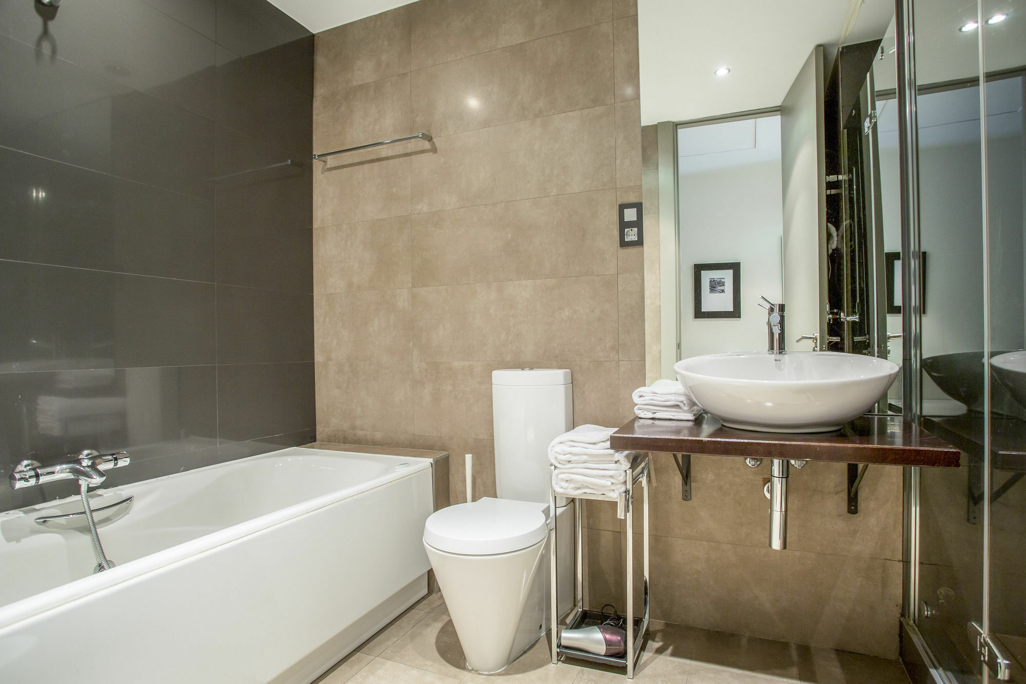 Gran Via Suites Madrid Exteriör bild
